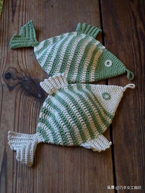 她只用零线就把鱼钩出了百变的花样，还超实用，真是太聪明了！