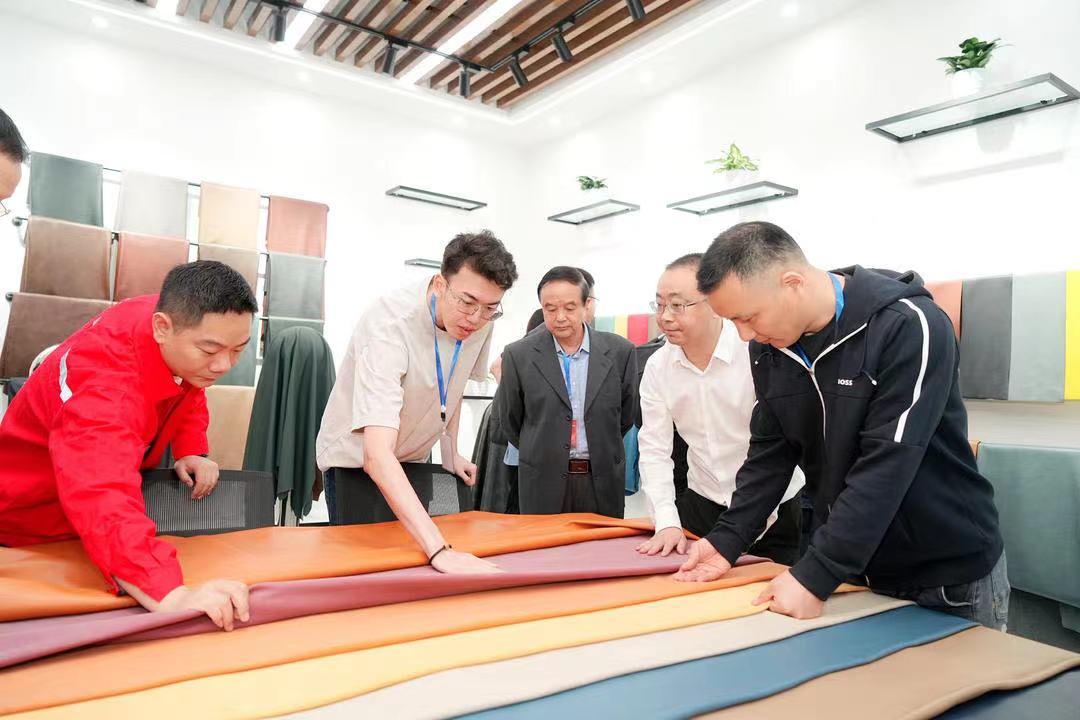 成都岚牌-辛普皮业有限公司举办2023年牛皮沙发革“产学研”融合研讨会