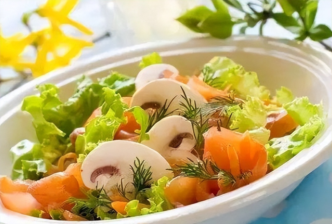 中医背上老出汗是怎么回事,动不动就出汗中医教你健脾燥湿