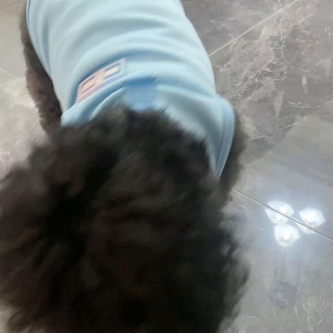 哈哈，真小气，想让他出点钱，太难了