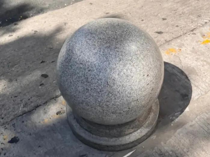 西安一女子痛经坐石墩,西安石头墩子治痛经