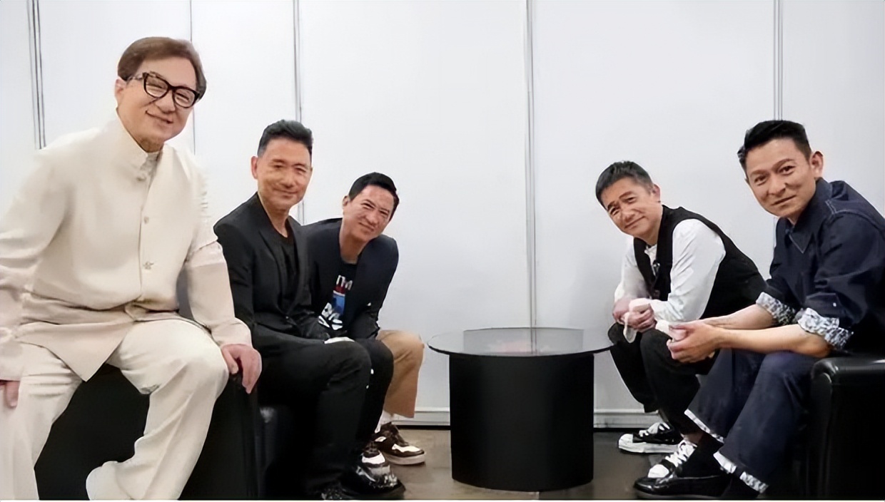 棣欐腐鍥涘ぇ褰卞笣缁忓吀鏃跺埢,棣欐腐涓ゅぇ褰卞笣宸呭嘲瀵瑰喅