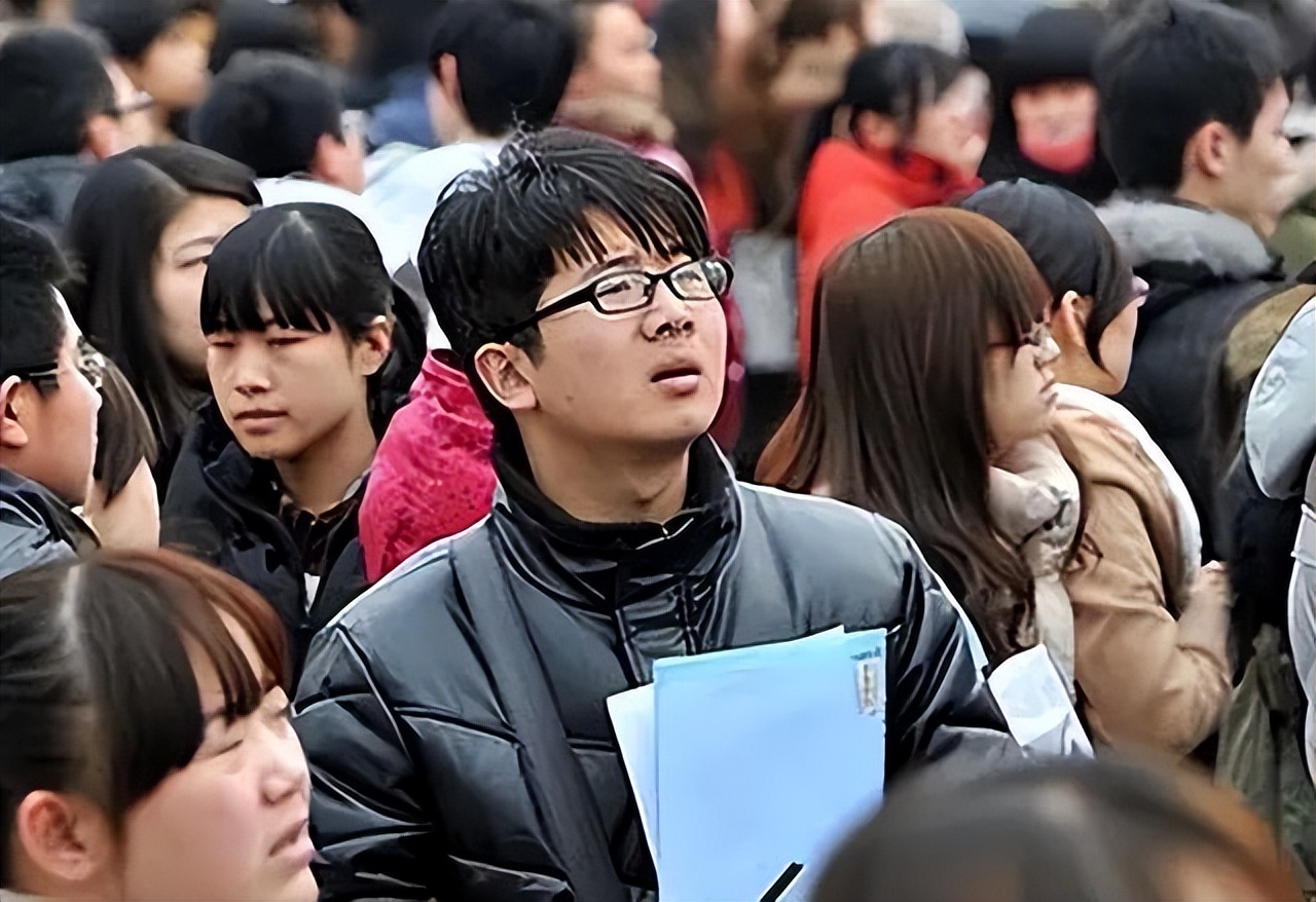 本科毕业在富士康长期做有前途吗,本科生进富士康有前途吗