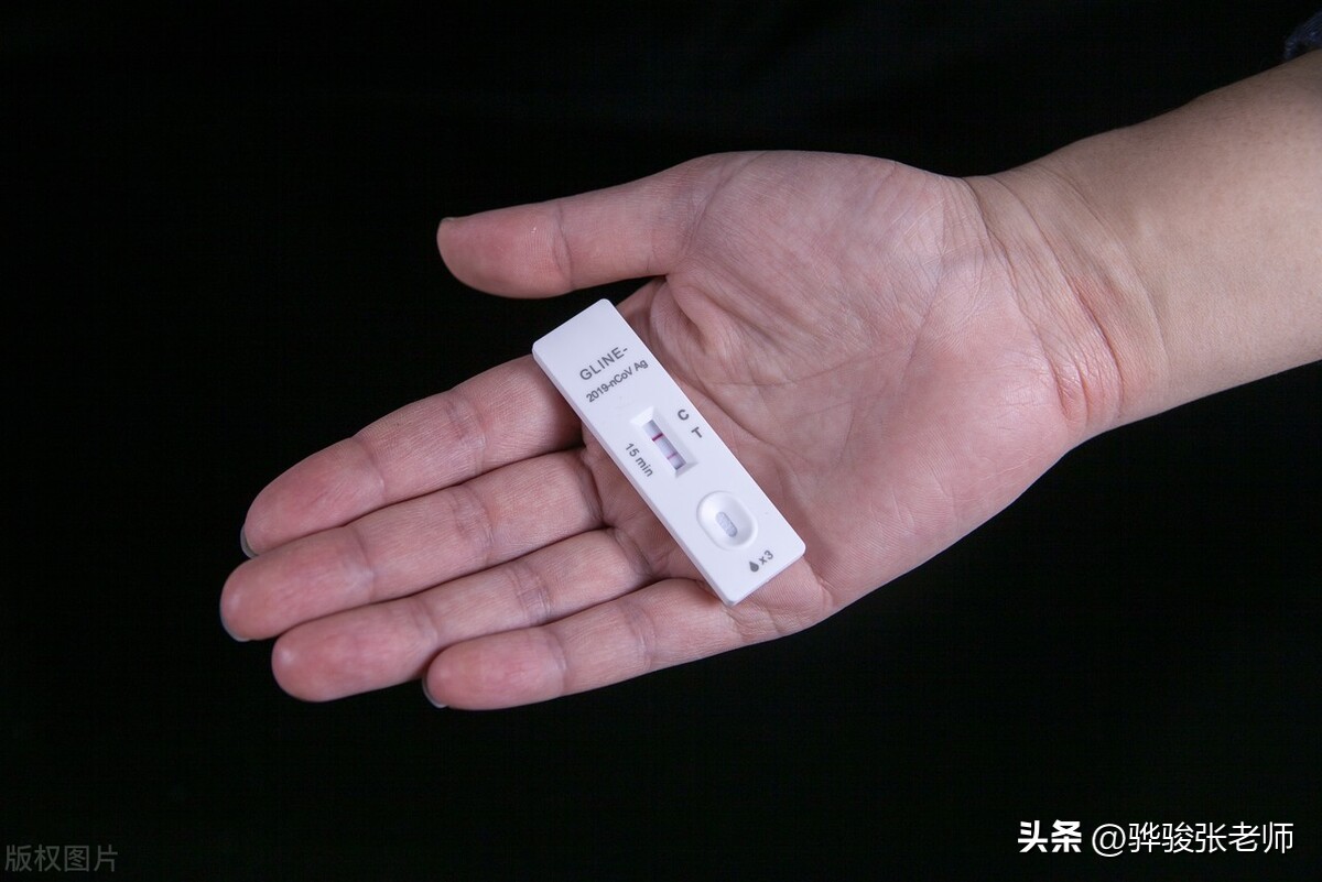 两个女儿一个妈晒38.6度，刀片嗓子水泥封鼻，谁说是感冒跟谁急！