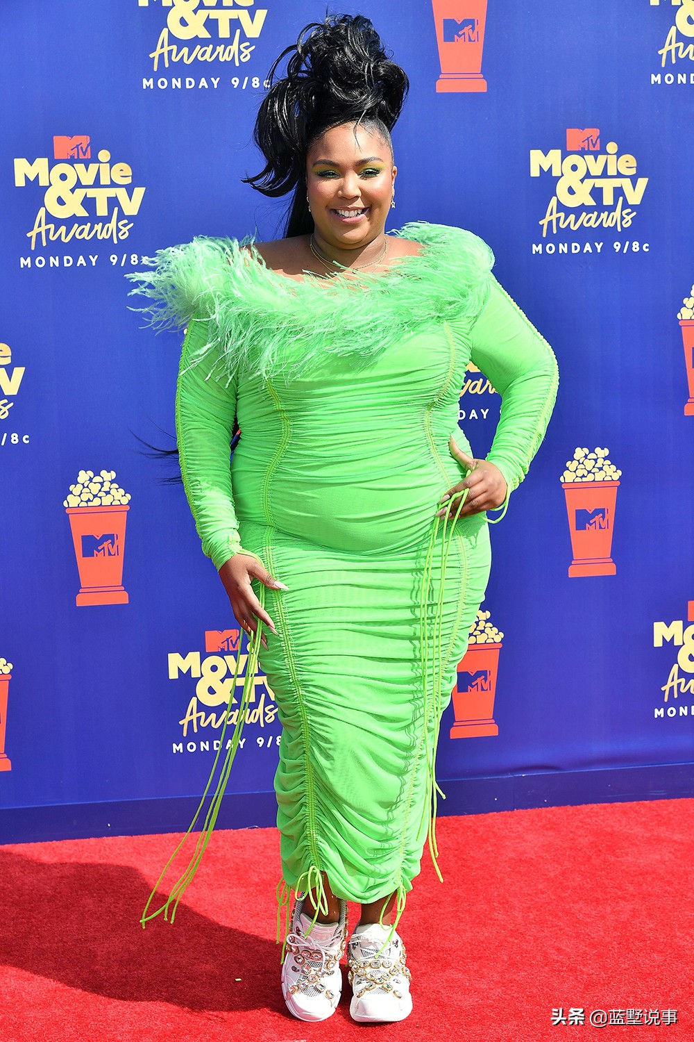 女明星穿什么颜色的衣服,女明星会穿特别的颜色的衣服么