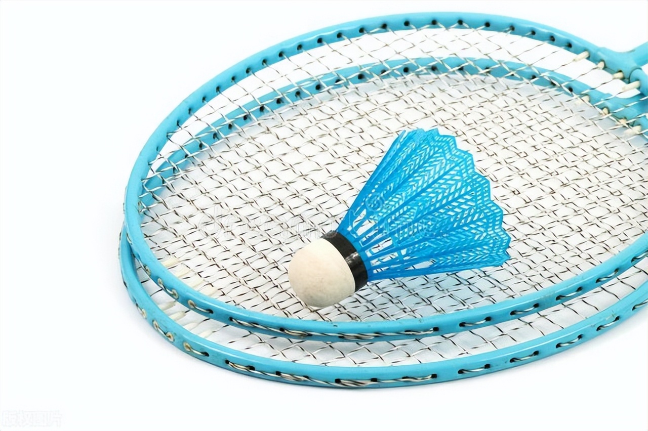 羽毛球拍哪个牌子好100元左右便宜,羽毛球拍200-300什么牌子好