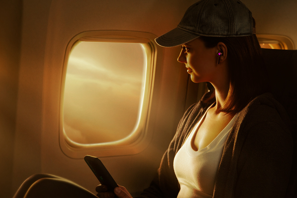 RGB灯、主动降噪，灯厂代表作，雷蛇战锤狂鲨真无线二代耳机开箱