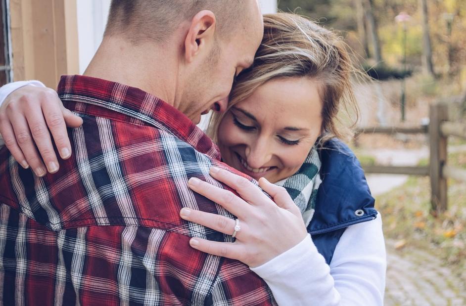 情商高的女人,在与人聊天时,懂得避开这三个话题