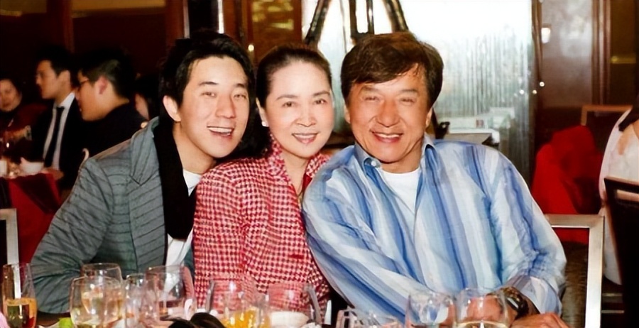 同样是成龙基因，把林凤娇儿子和吴绮莉女儿一对比，差距就出来了