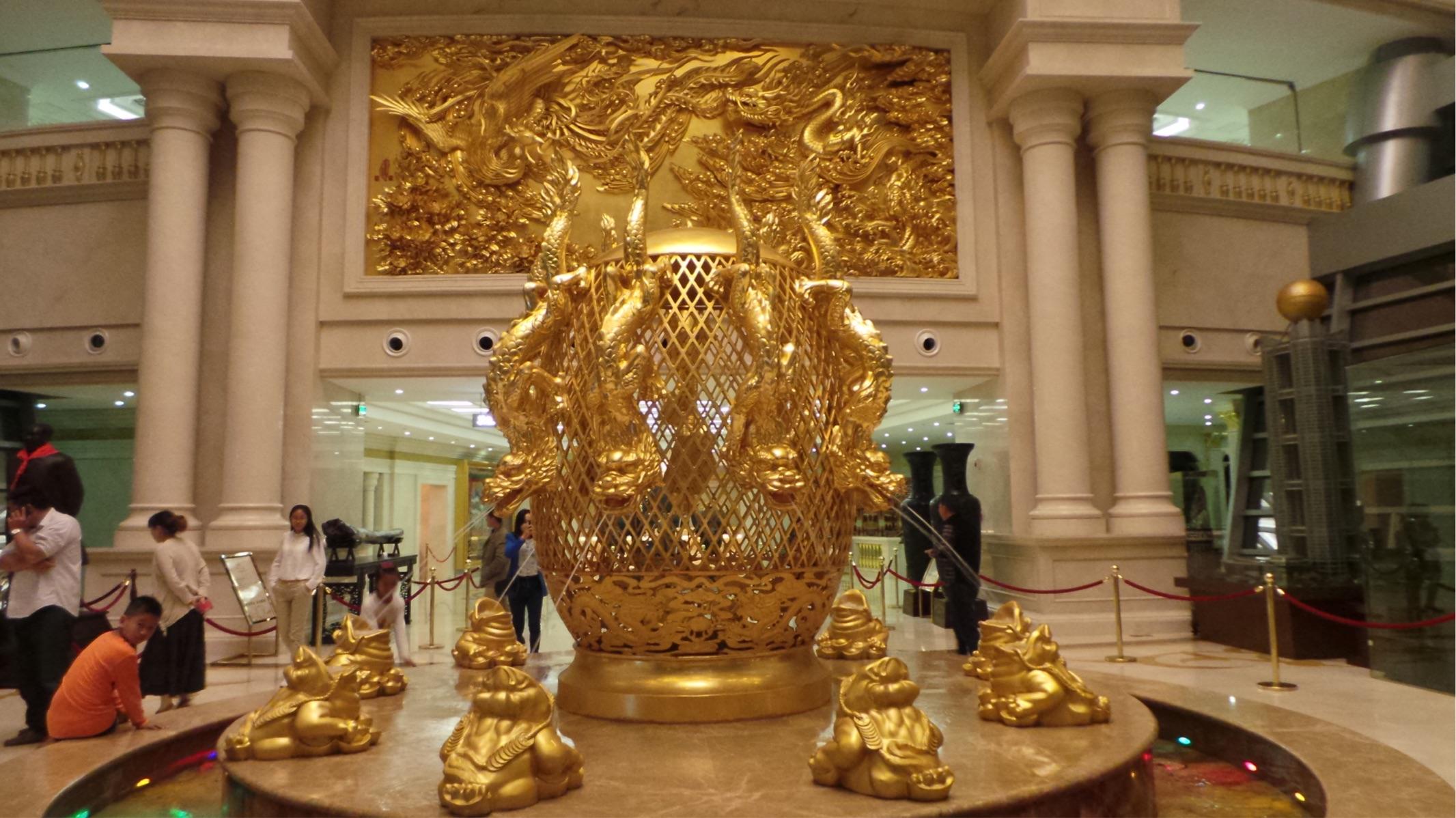 90年代人均桑塔纳，如今负债打工，“天下第一村”的经历令人唏嘘