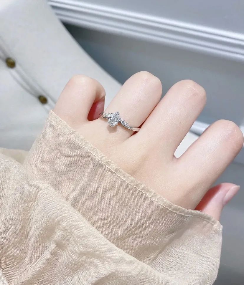 最有仪式感的钻戒,情人节仪式感小女孩