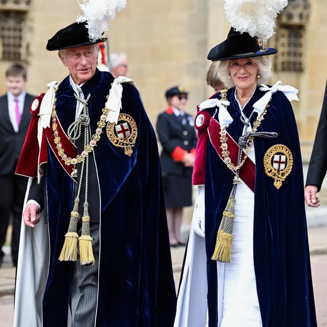 卡米拉气质逆袭不输戴安娜,卡米拉微笑回应凯特