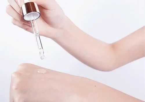 哪个步骤要用精华液,精华液的简单使用方法