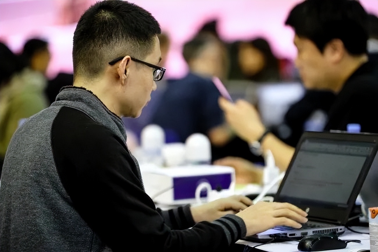 鐤儏鏈熼棿鍗庝负閬囧埌鐨勬満閬囧拰鎸戞垬,鐤儏涓嬬殑鍗庝负宸ヤ綔鏈洪亣