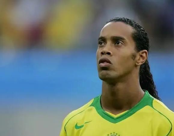 国樽文娱|卓越客户代表：足球“精灵”罗纳尔迪尼奥