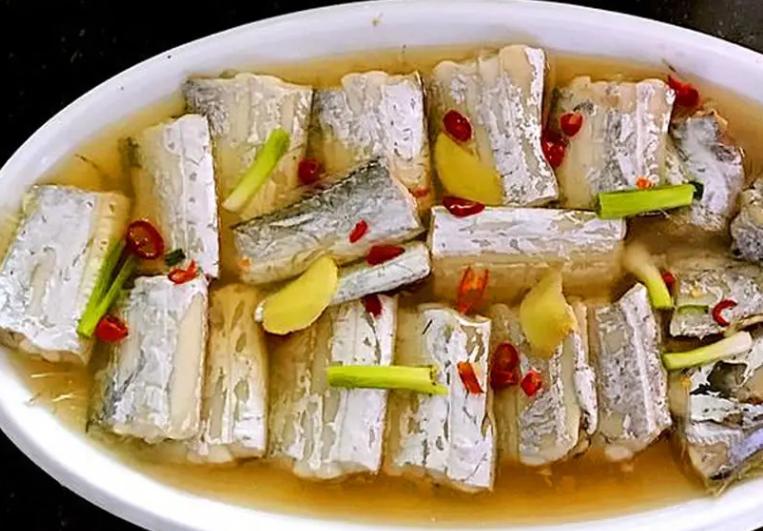 清蒸带鱼的家常做法不要油炸,带鱼是清蒸还是红烧好吃