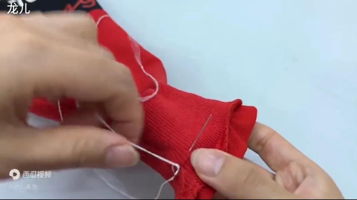 衣服袖子长了原来不用剪,学会这招,轻松改短无痕迹,方法真实用