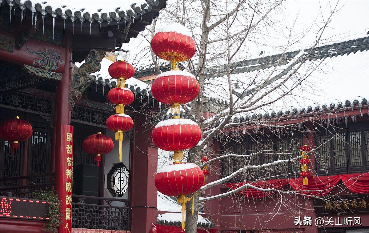 对门大门口亮灯有什么讲究,门前亮灯旺人丁