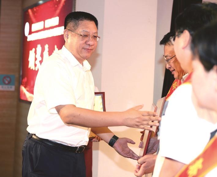 勇担健康使命铸就时代新功邯郸市中心医院举办系列活动庆祝第六个“中国医师节”