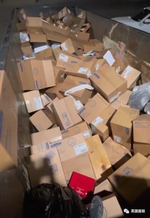 美国捡垃圾收入,美国夫妇垃圾箱寻宝