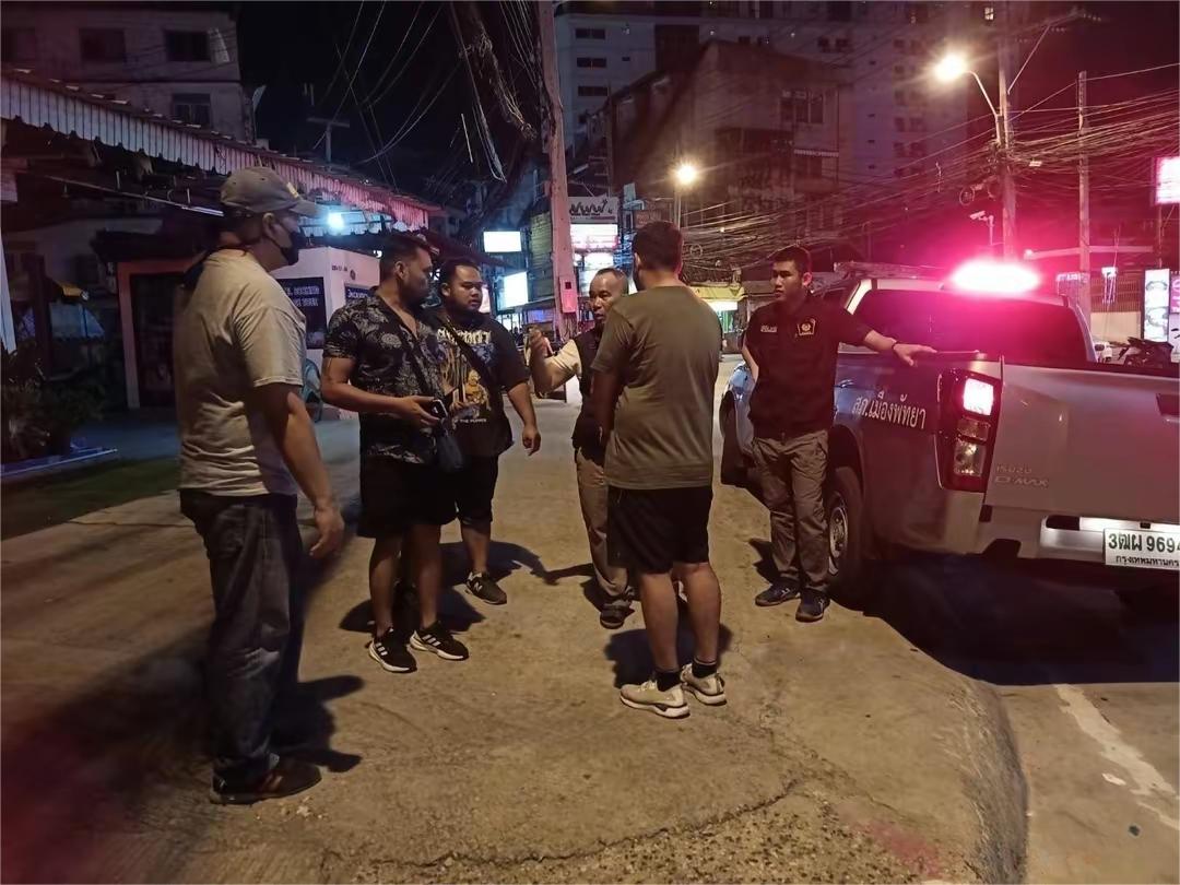 泰国人妖变身飞车*党**，利用美*诱色**惑抢劫，印度人第一个受害