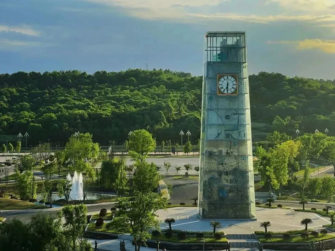 美翻了，四川高职院校风景如画，在这读书好巴适！