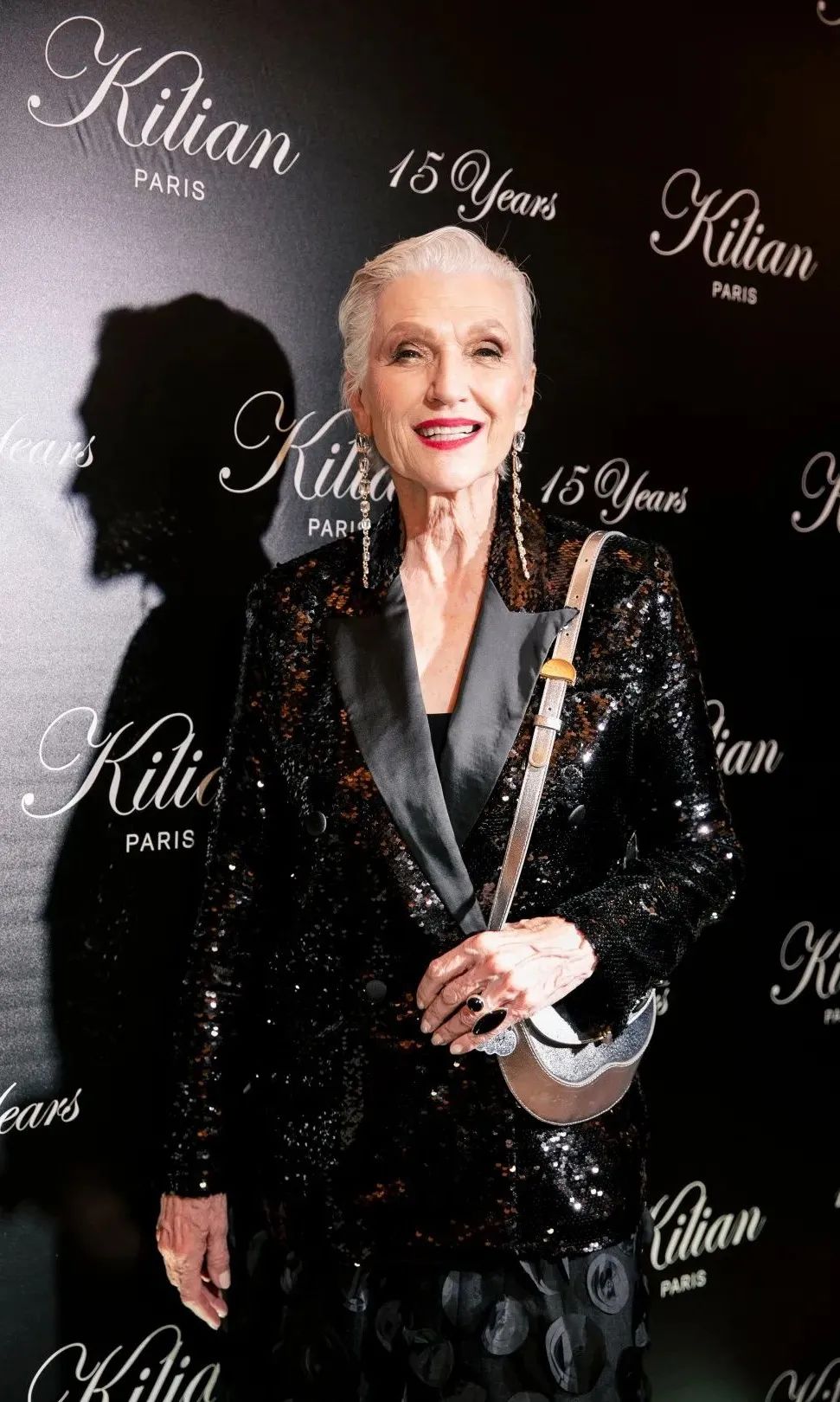 74岁马斯克妈妈来中国,穿国货超惊艳!为什么她越老越飒?