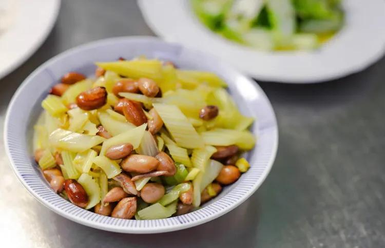 夏天大家喜欢吃的凉拌菜快来看看,家常菜适合夏天做的一道凉拌菜