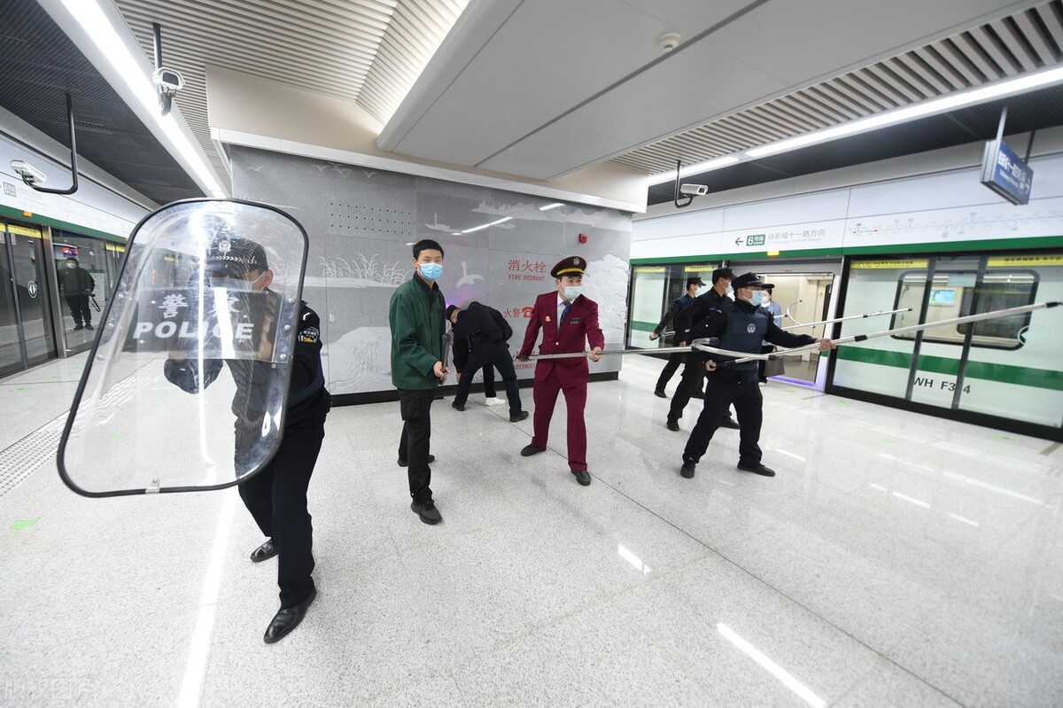 青岛地铁安检员靠不靠谱,青岛地铁安检员的真实生活