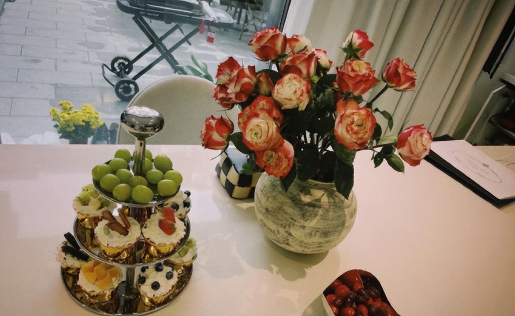 林允和颖儿同框,颖儿换房子