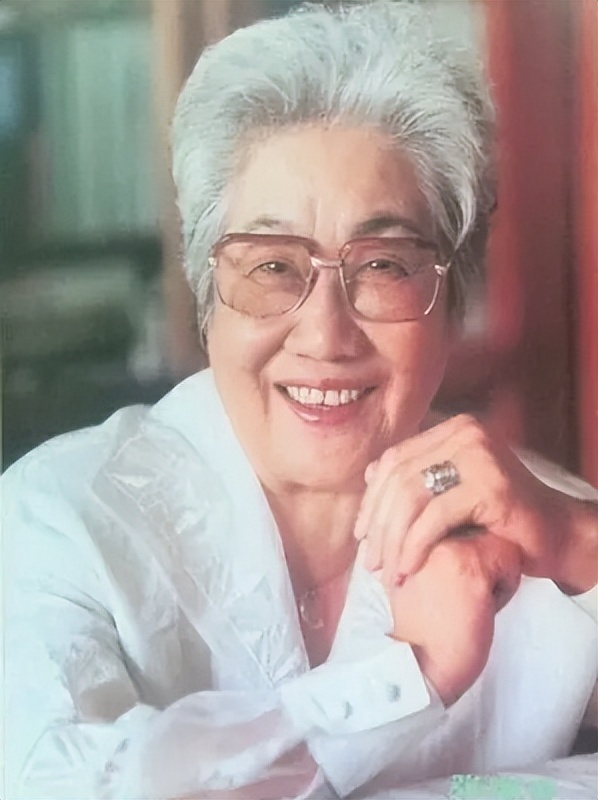 八位健在的老演员,18位已故的老演员有哪些