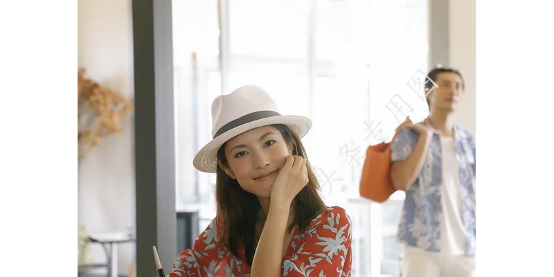 56岁阿姨：我爸和继母恩爱50年，继母去世，我才知道一切都是假象