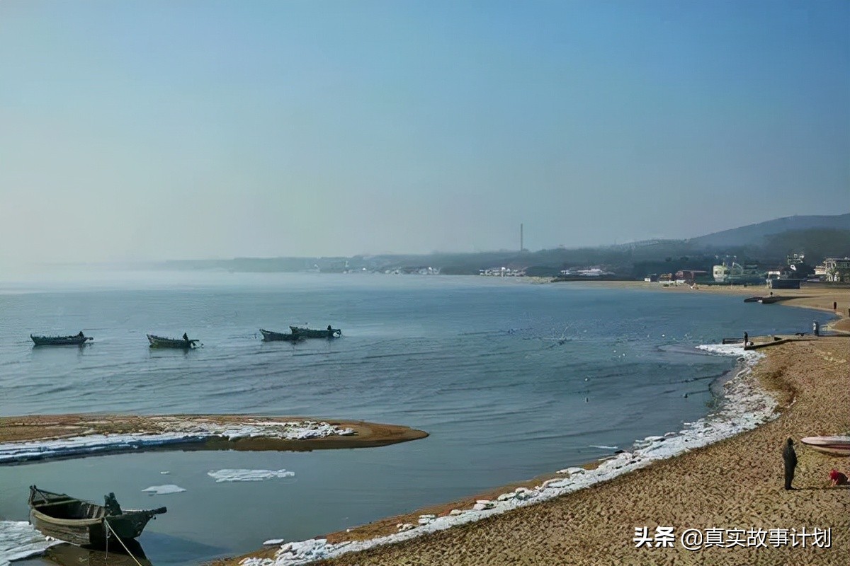 年轻人的手机里有什么？把胡须、证件照和速效救心丸藏在手机背后