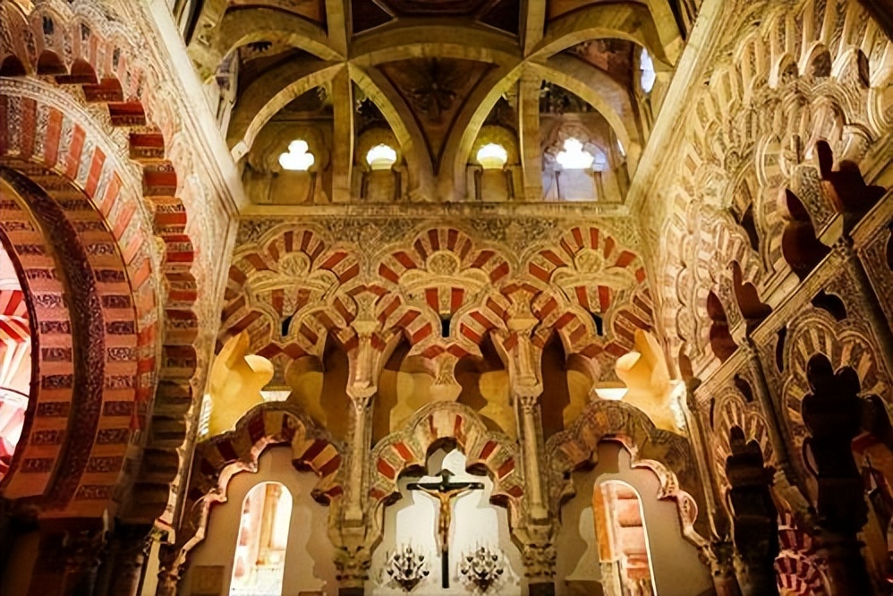 西班牙的建筑物是什么,西班牙的建筑艺术令人赞叹