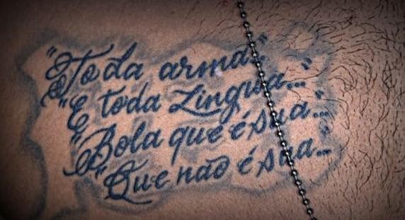 内马尔的纹身,内马尔纹身过程视频