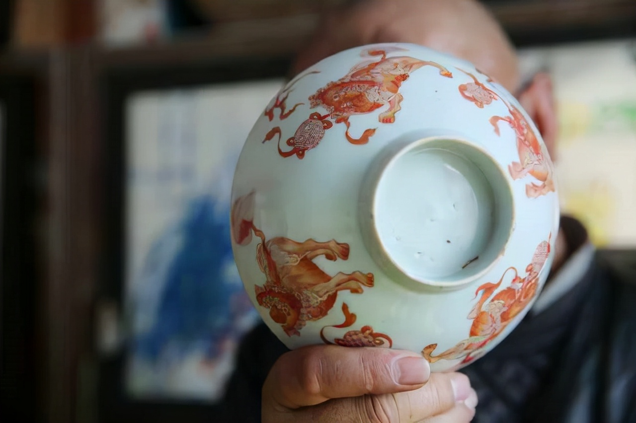 七旬老人50年收藏千万,老人痴迷古玩