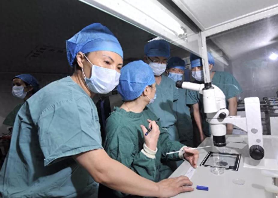 英国女性被拒绝做试管,英国女子网上购买针筒