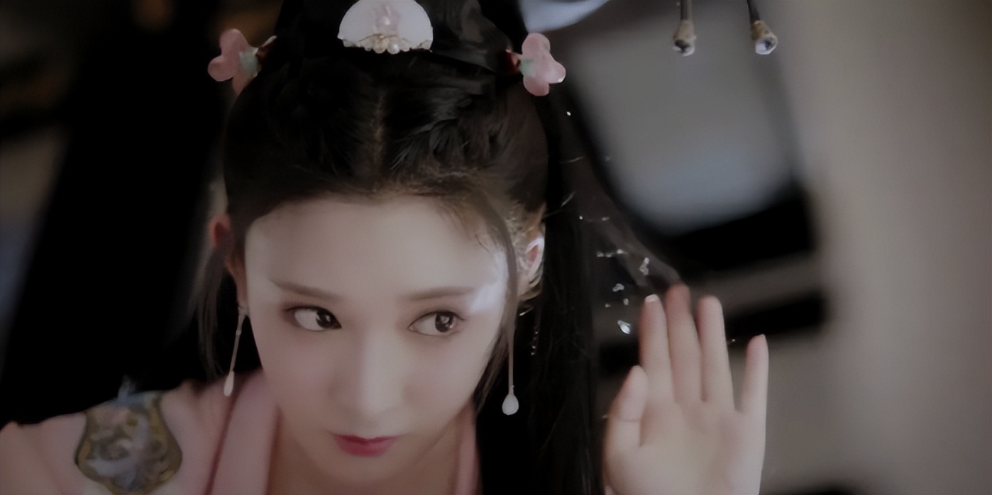 52岁演少女,借拍戏之名行咸猪手,影视圈这些畸形现象,该改改了