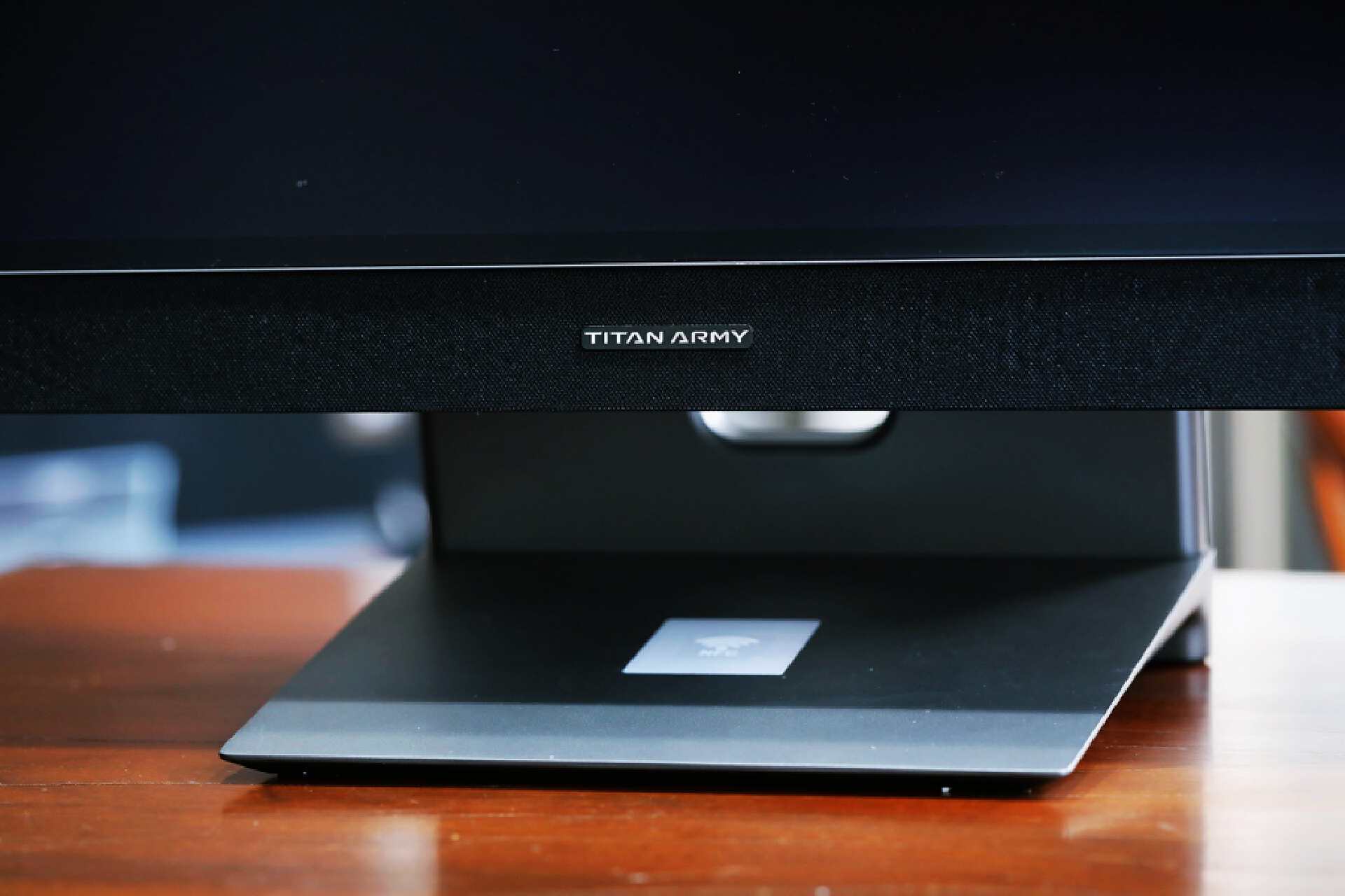 高端电脑显示器一体42.5寸,老板用27寸显示器