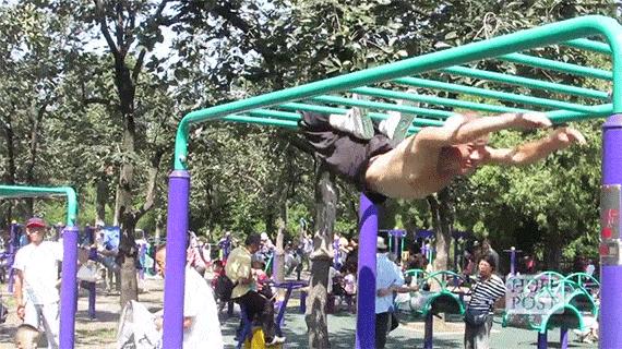 公园里那些隐藏的民间高手,盘点公园硬核健身大爷