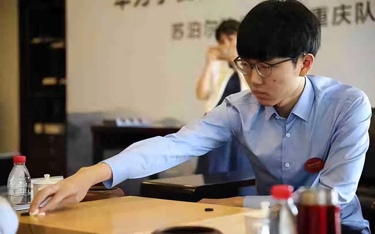 申真谞阻击谢尔豪七连胜,中韩围棋争霸赛申真谞被淘汰