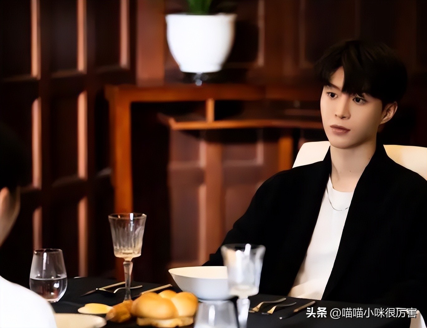 靠刘海撑起来的颜值,靠刘海撑起的颜值男生