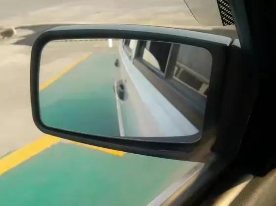 一分钟学会倒车入库技巧,科目二右倒车入库一分钟学会点位