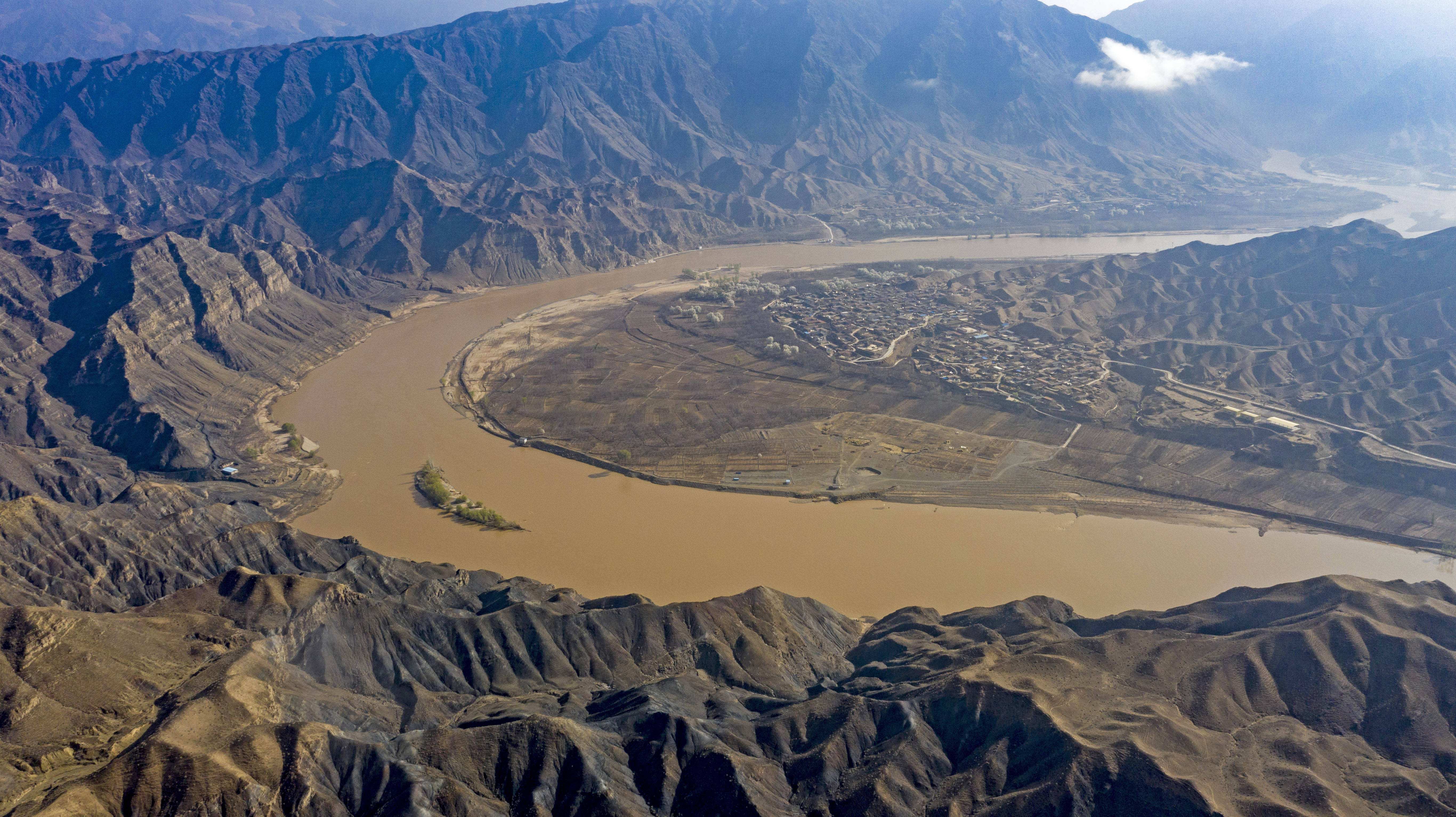 黄河泥沙为什么冲不完,黄河采砂合法吗