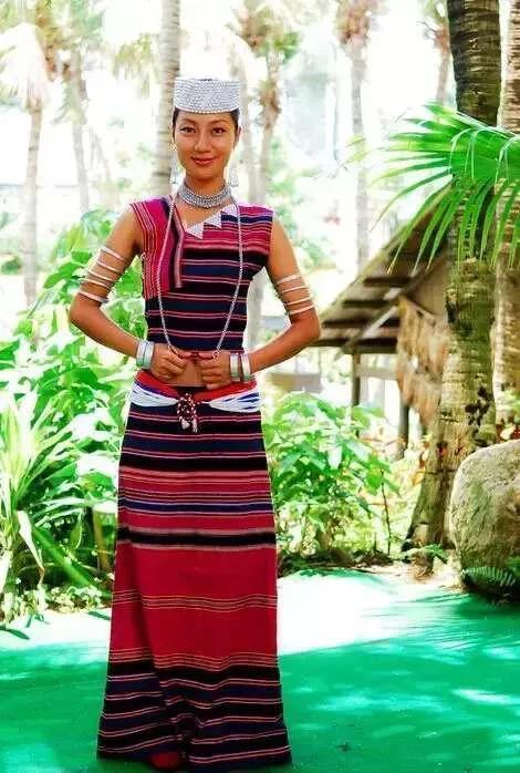 五十六个民族服饰排行榜,中华五十六个民族服饰大合集