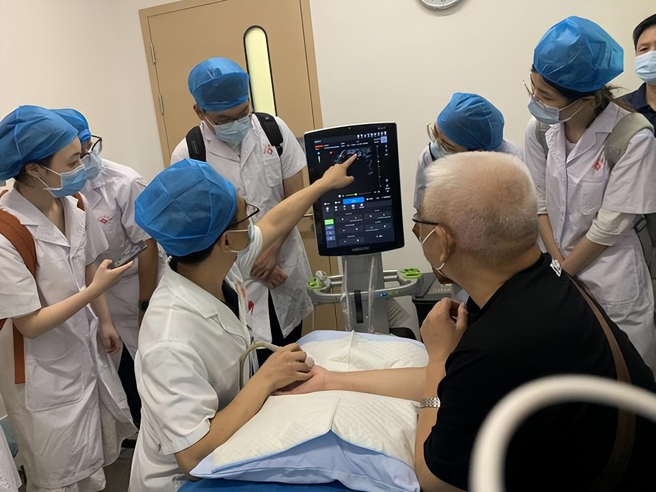 捐精时护士会提供额外帮助吗？男性真实分享：取精室不是想的那样