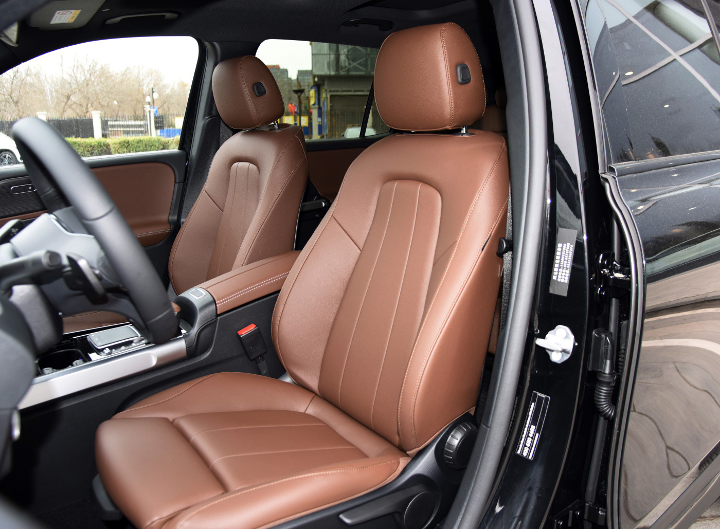 奔驰glb评测空间,奔驰GLB车小吗