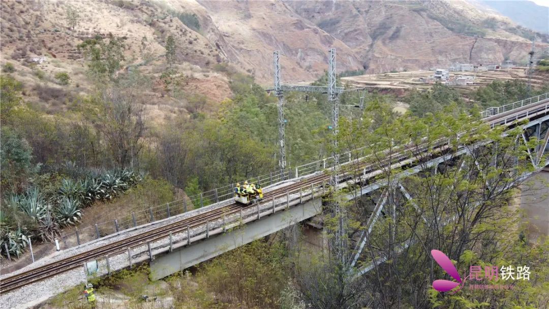咻——铁路敞篷小跑车来啦