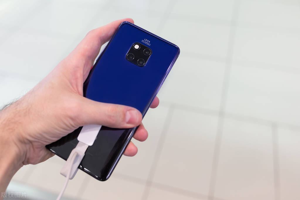 功能性能满足的前提下,为什么不花更少的钱买手机?答案来自人性