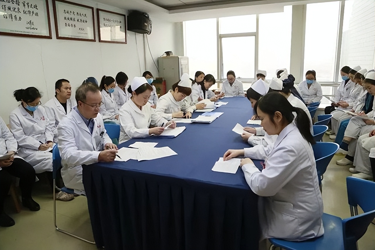 2015年，西安22岁女儿患绝症，43岁母亲舍命将子宫移植给女儿圆梦